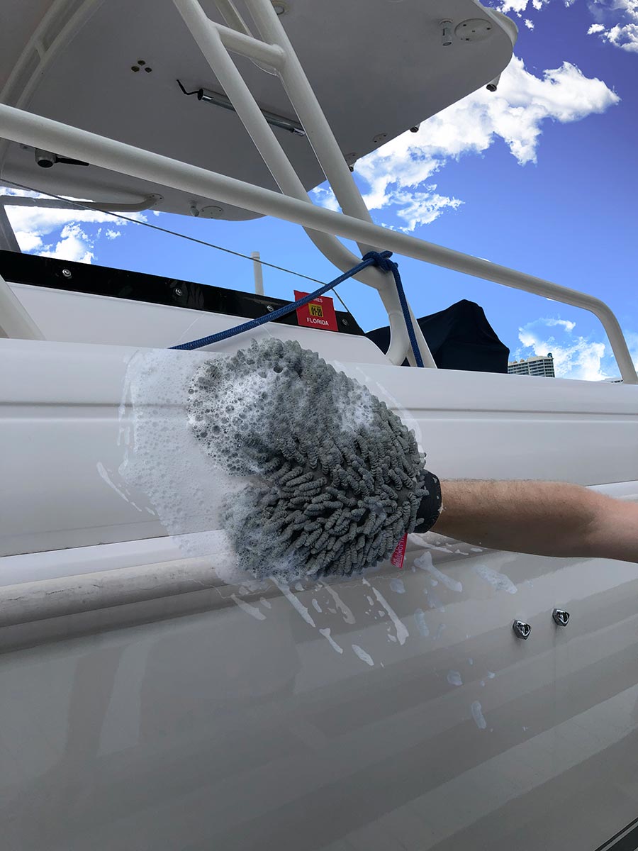 WOWmitt® Wash Mitt - The First & Only Multi-Patented Wash Mitt With A Secret Weapon - The Scrubfinger! ONLY $7.98 Each For 2+ Or $9.97 for One!