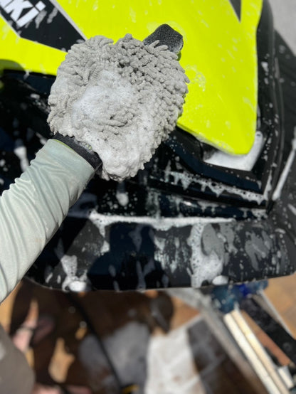 WOWmitt® Wash Mitt - The First & Only Multi-Patented Wash Mitt With A Secret Weapon - The Scrubfinger! ONLY $7.98 Each For 2+ Or $9.97 for One!